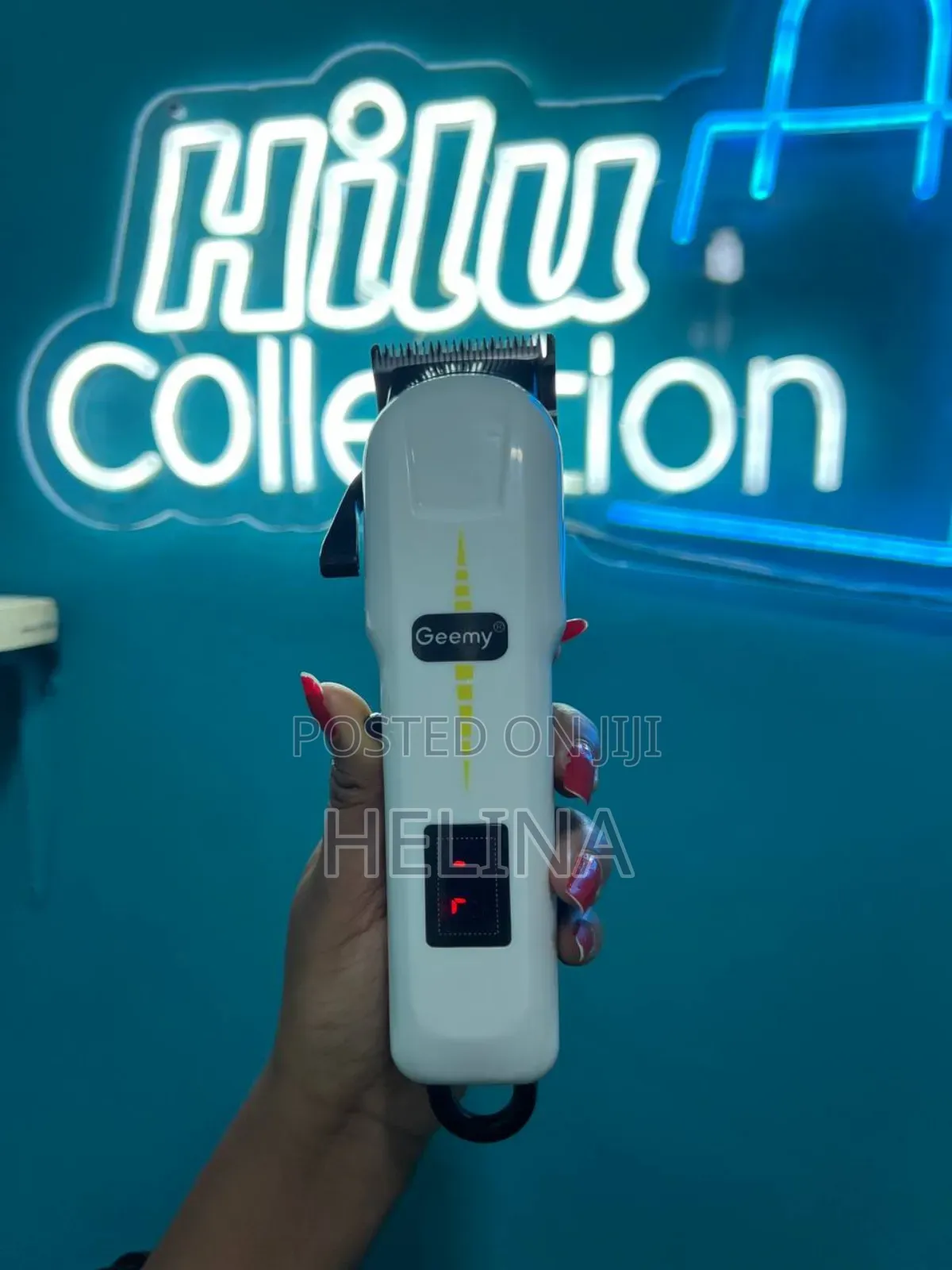 የፀጉር ቤት ወረፋ ላስቸገረው የማሆን በ Charge የሚሰራ የፀጉር ማስተካከያ