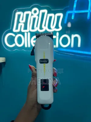 የፀጉር ቤት ወረፋ ላስቸገረው የማሆን በ Charge የሚሰራ የፀጉር ማስተካከያ