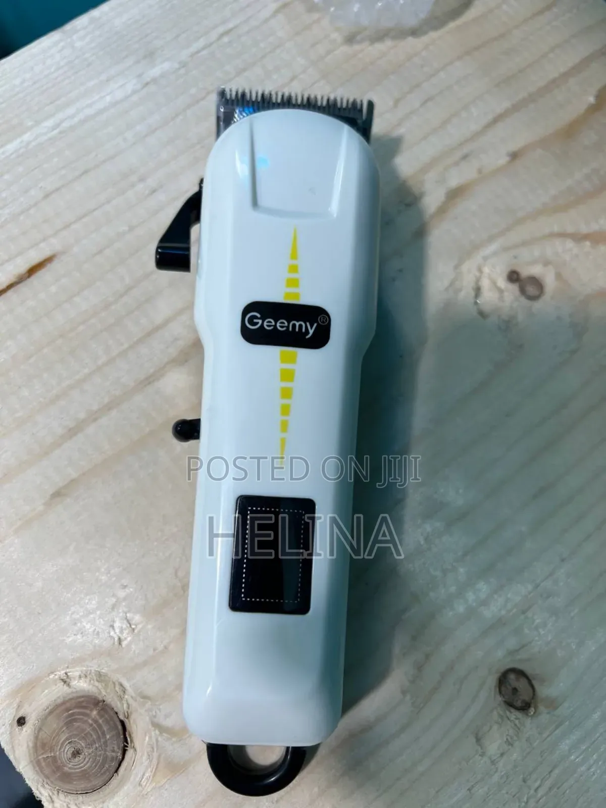 ከማይዝግ ብረት የተሰራ ምላጭ ከቲታኒየም ሽፋን ያለው Geemy Hair Clipper