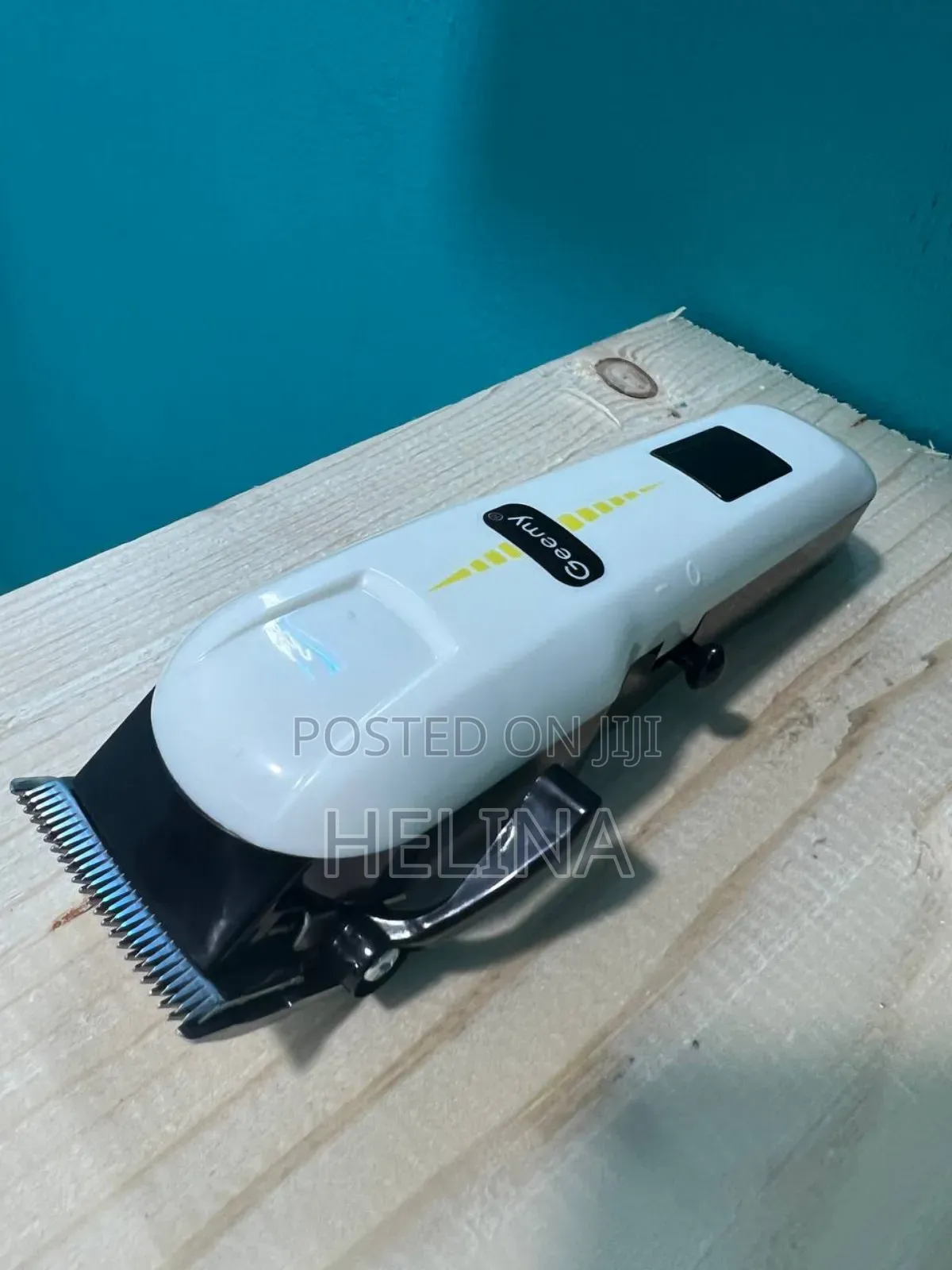 ከማይዝግ ብረት የተሰራ ምላጭ ከቲታኒየም ሽፋን ያለው Geemy Hair Clipper