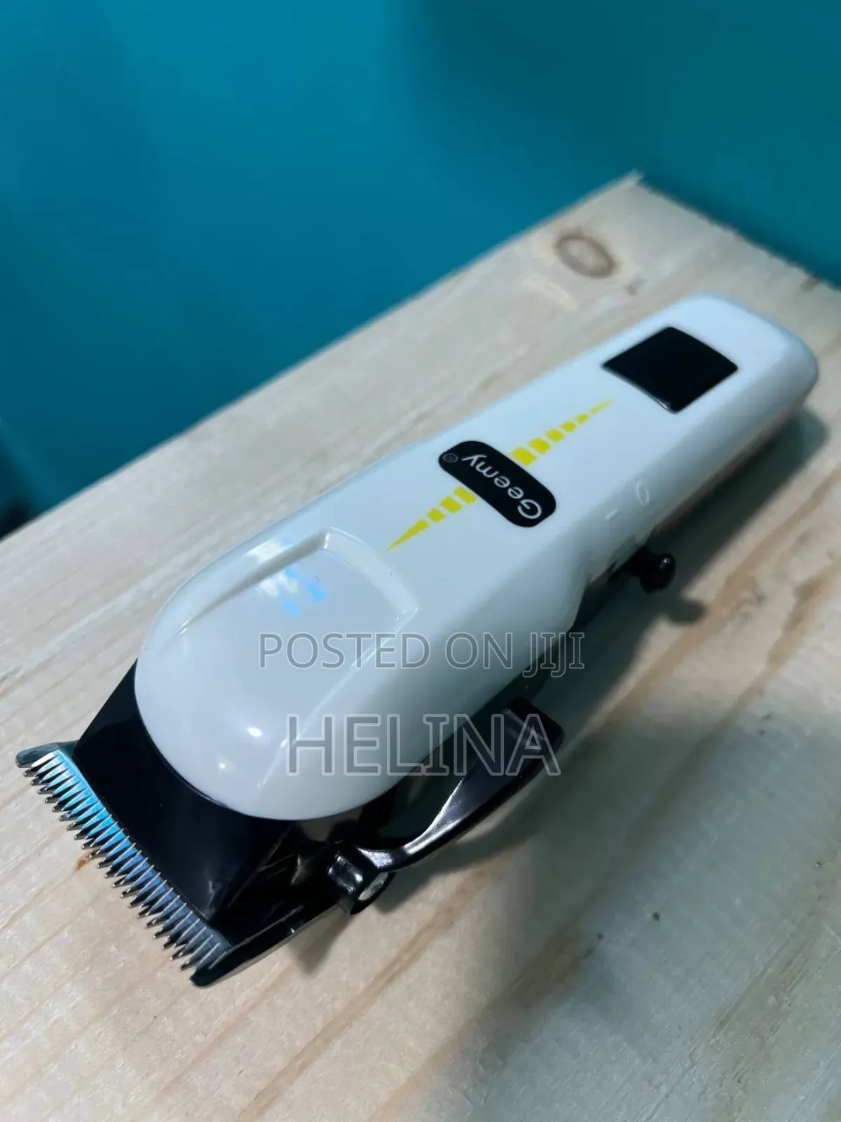 ከማይዝግ ብረት የተሰራ ምላጭ ከቲታኒየም ሽፋን ያለው Geemy Hair Clipper