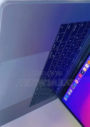 New Laptop Apple MacBook Pro 2017 16GB Intel Core I7 SSD 512GB