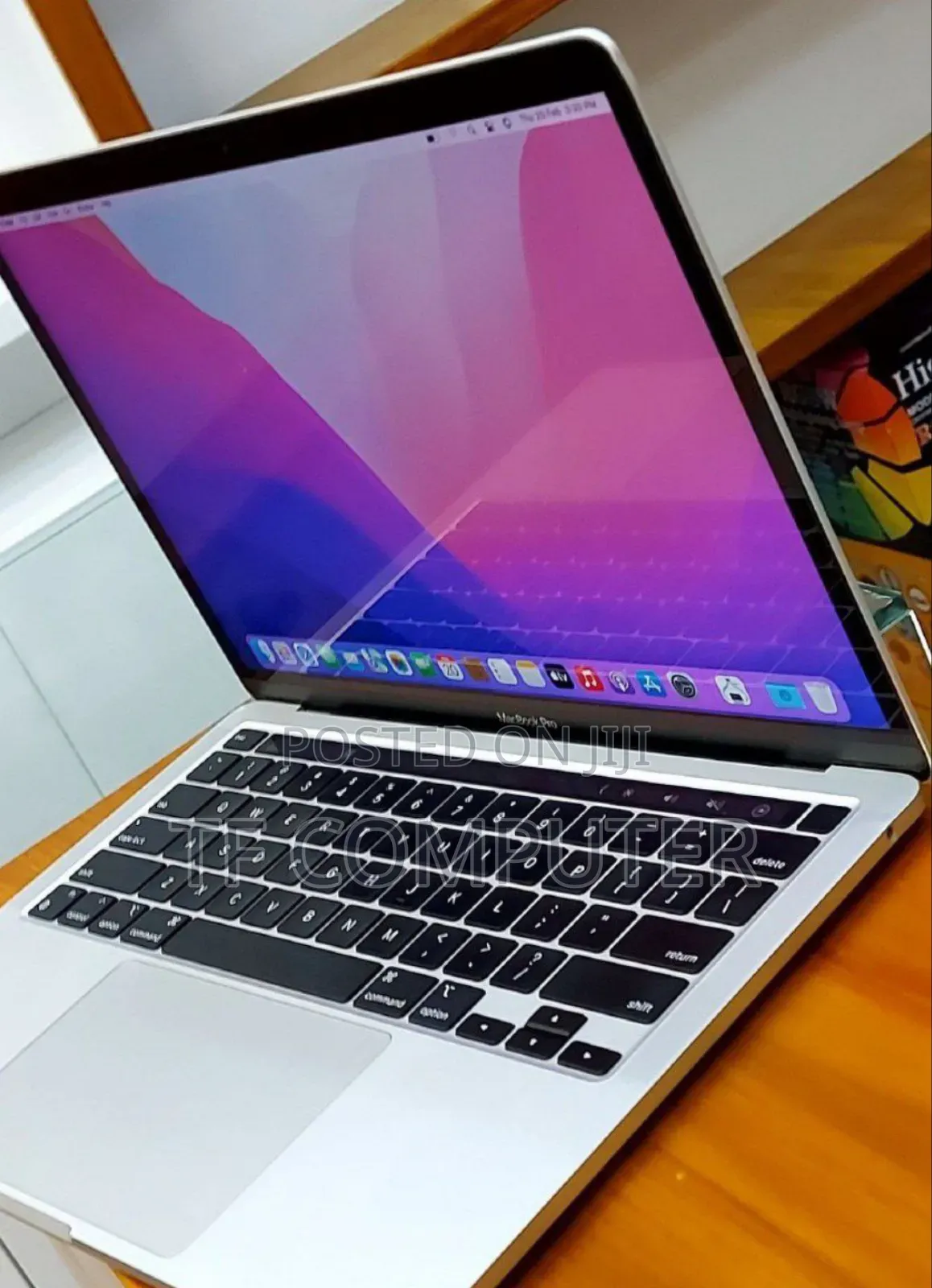 New Laptop Apple MacBook Pro 2020 M1 8GB Apple M1 Pro SSD 512GB