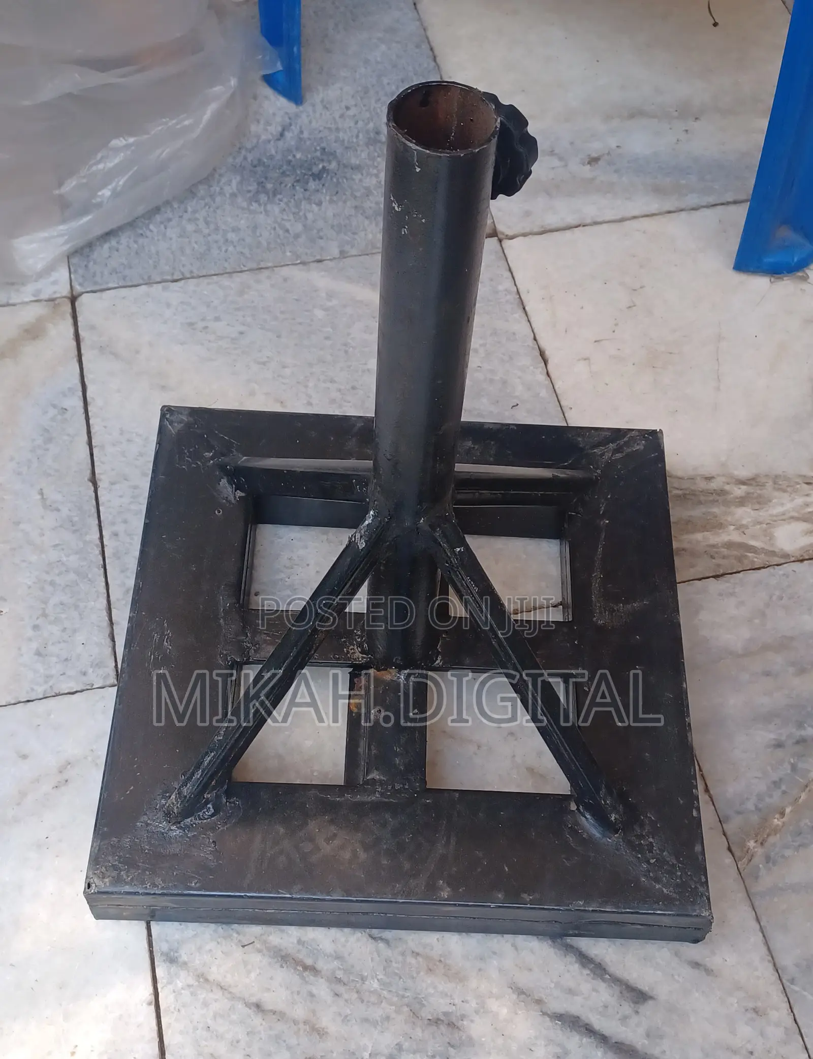 Custom Made Metal Cafe Umbrella Stand | ሞዴፊክ ማቆሚያ