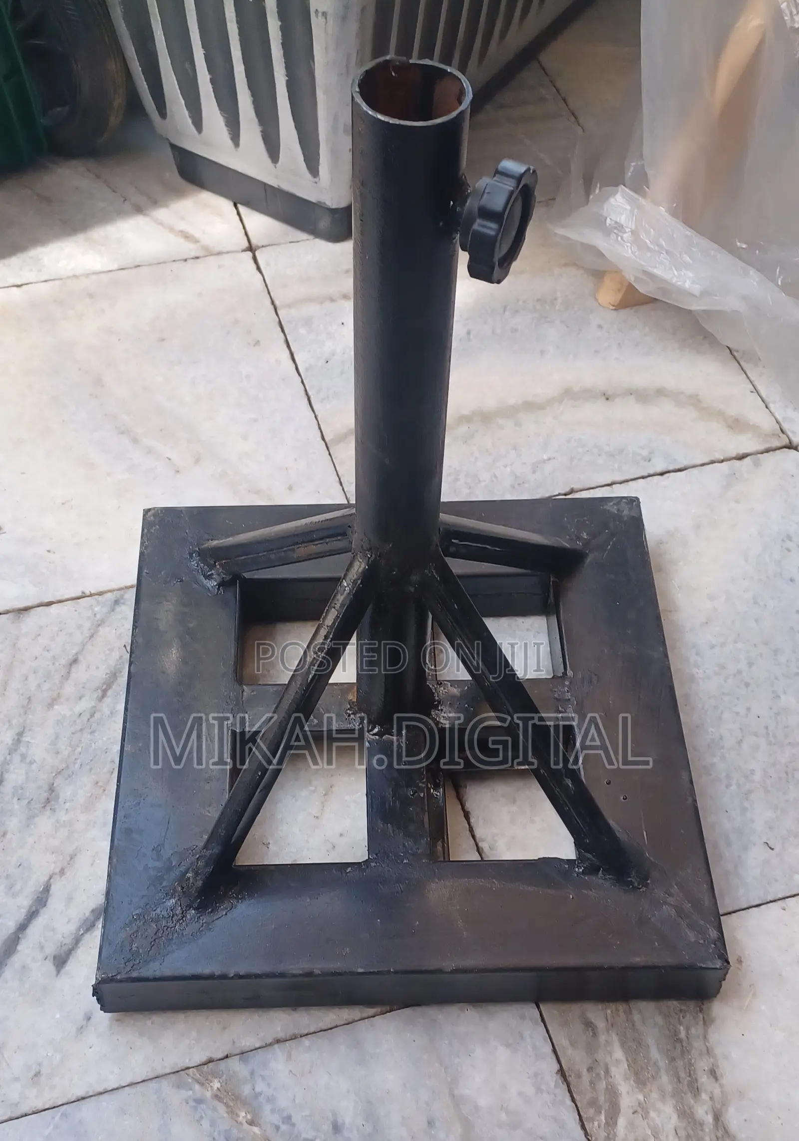 Custom Made Metal Cafe Umbrella Stand | ሞዴፊክ ማቆሚያ