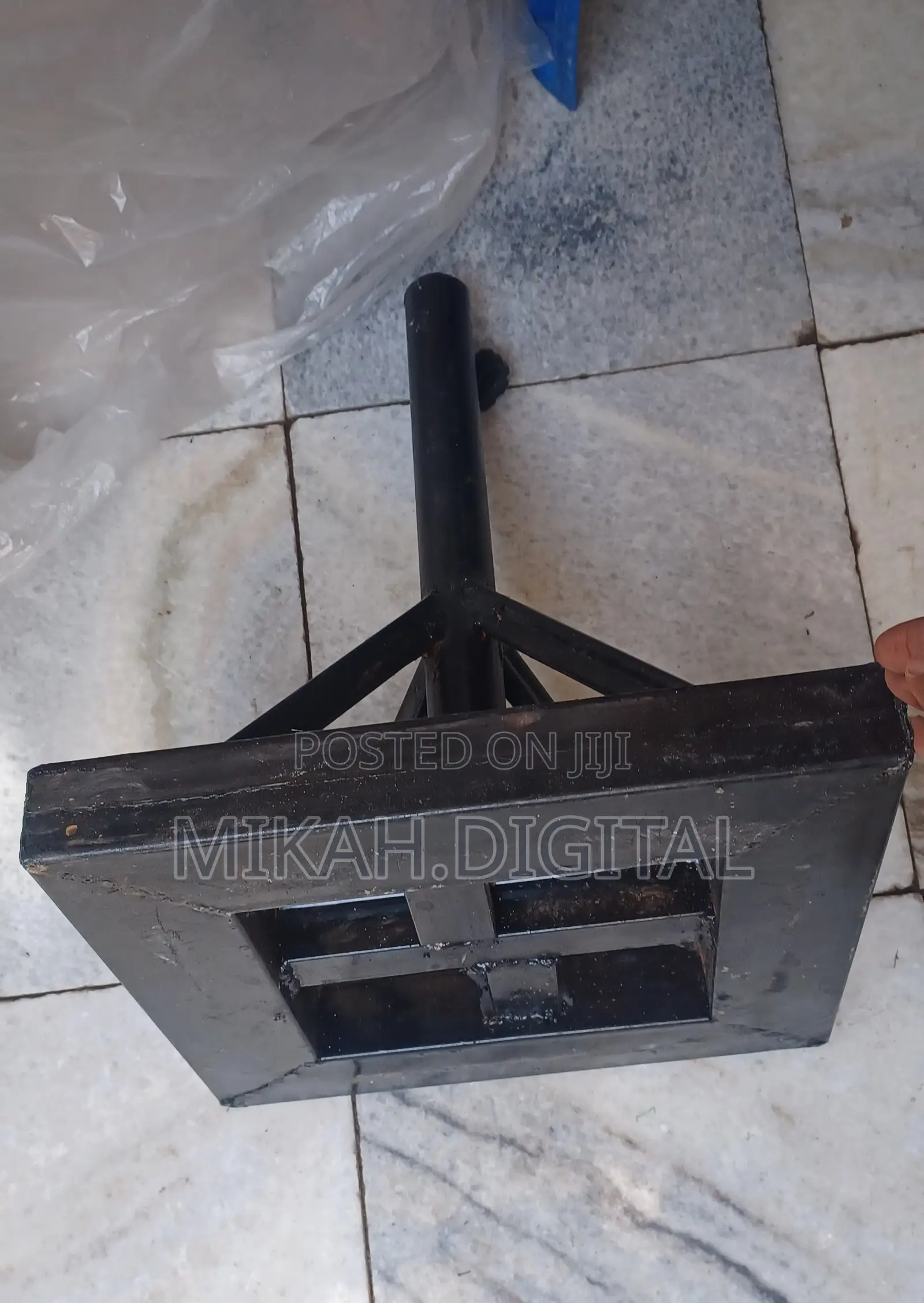 Custom Made Metal Cafe Umbrella Stand | ሞዴፊክ ማቆሚያ