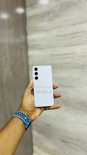 New Samsung Galaxy S24 256 GB