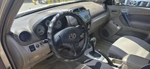 Toyota RAV4 2004 Gold