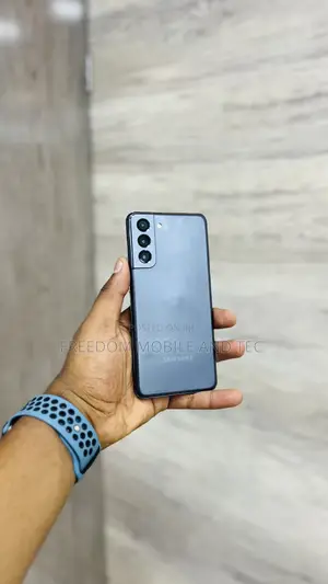 Photo - New Samsung Galaxy S21 5G 128 GB Black