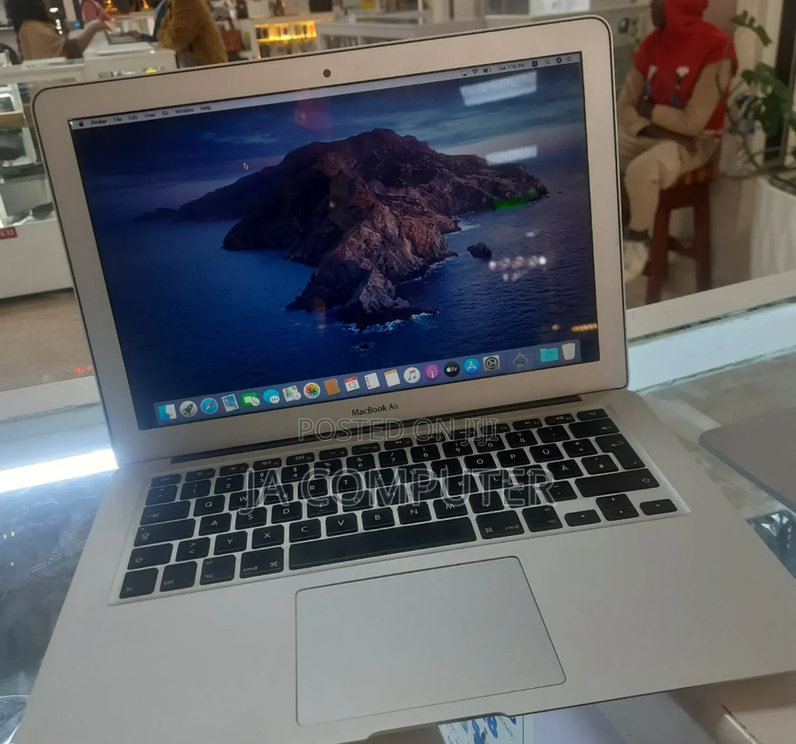 New Laptop Apple MacBook Air 2017 8GB Intel Core I7 SSD 128GB