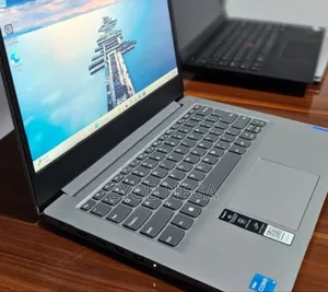 Photo - New Laptop Lenovo Ideapad 3 8GB Intel Core I3 SSD 256GB