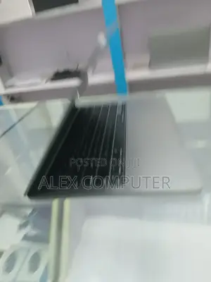 New Laptop Apple MacBook Air 2022 M2 8GB Apple M2 SSD 256GB