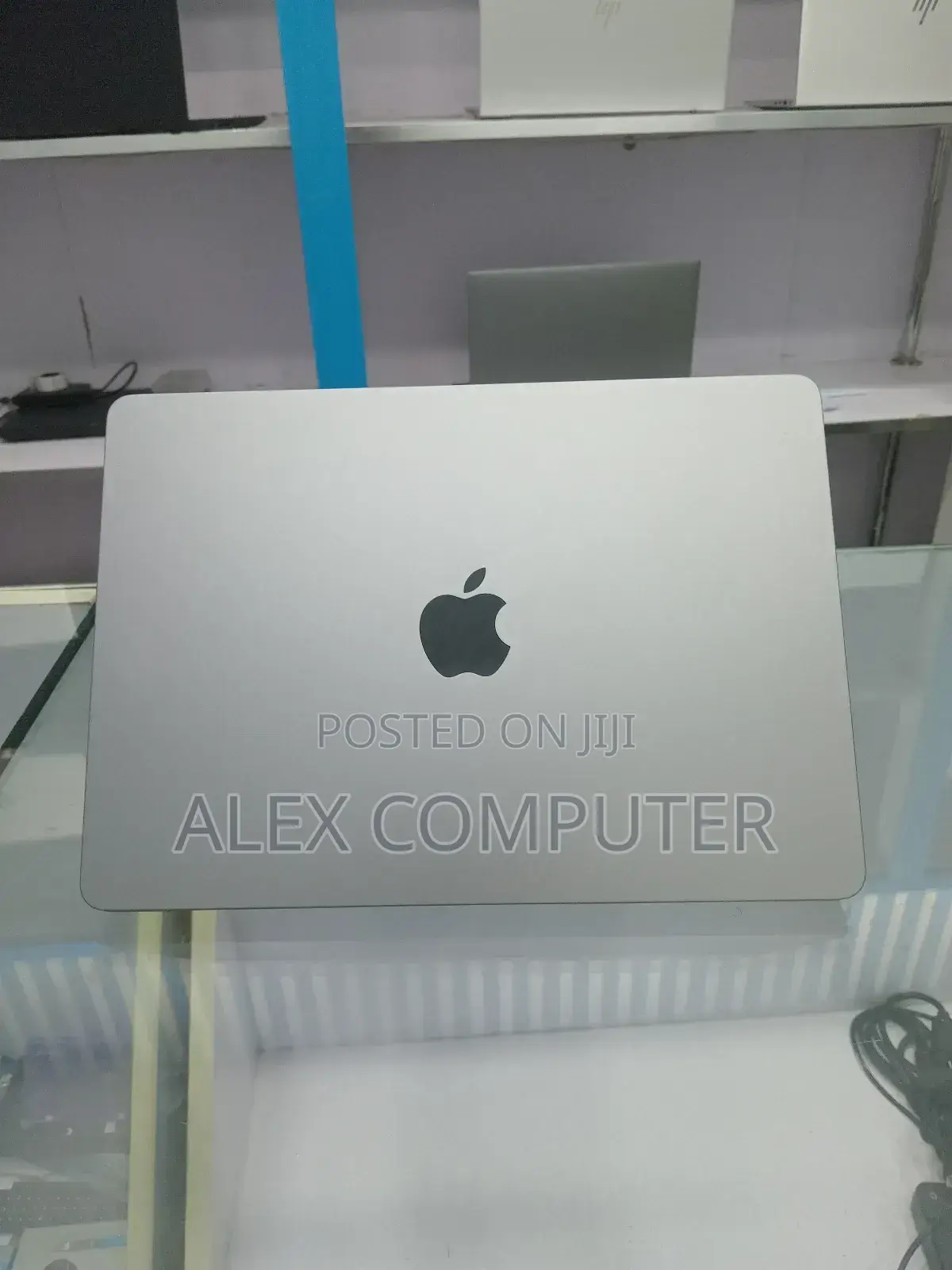 New Laptop Apple MacBook Air 2022 M2 8GB Apple M2 SSD 256GB