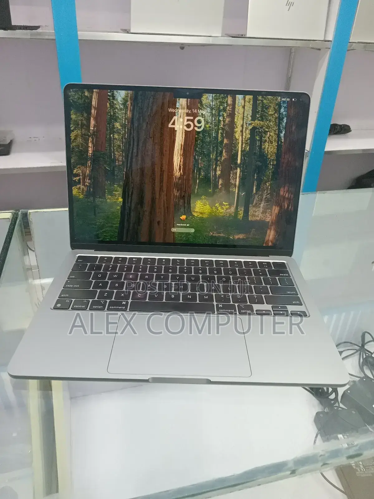 New Laptop Apple MacBook Air 2022 M2 8GB Apple M2 SSD 256GB