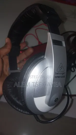 Sound Card 2nd Gen Mono, Mic Scarlet, Head Set Behringer, Cable