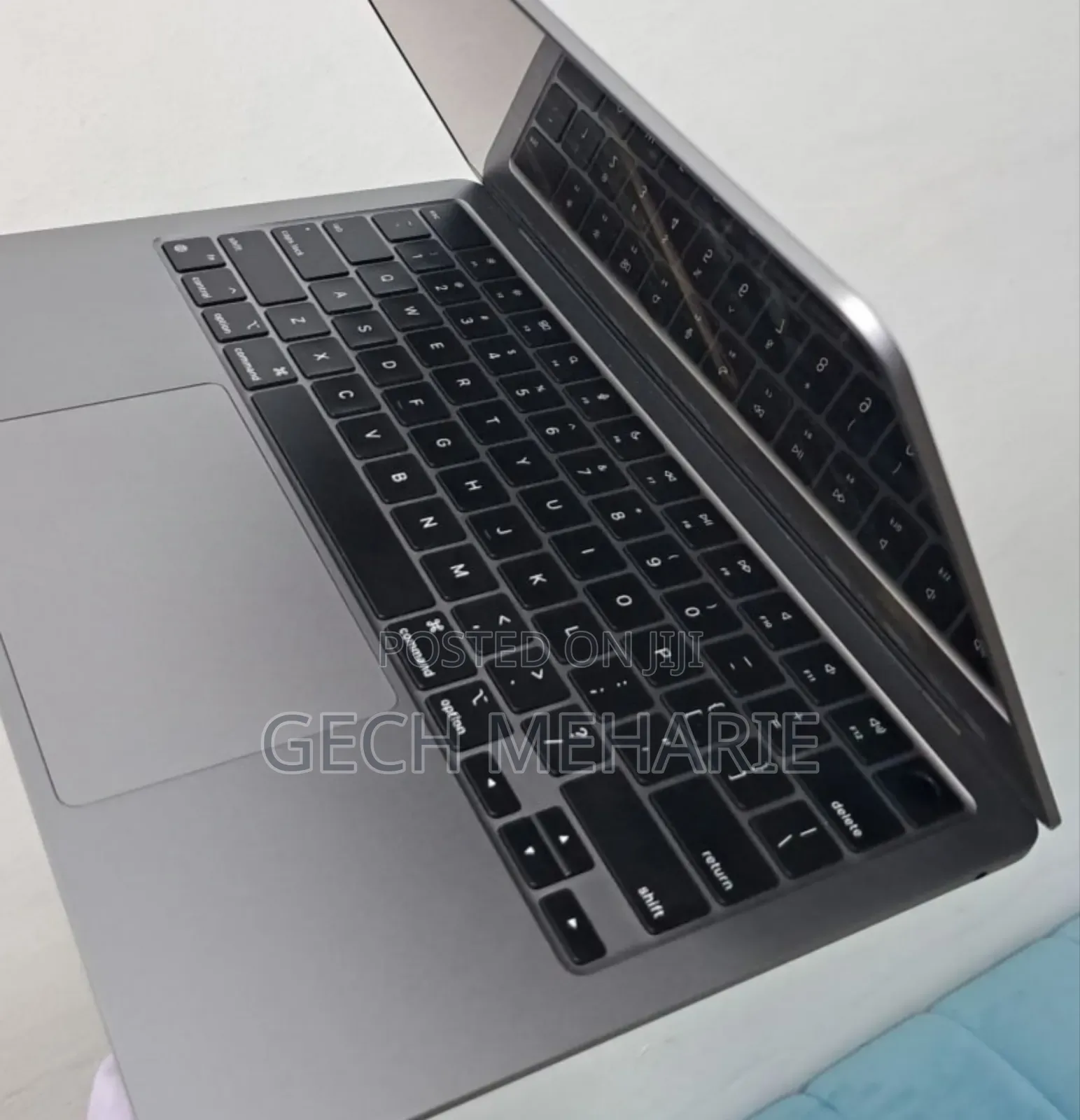 New Laptop Apple MacBook Air 2022 M2 8GB Apple M2 SSD 256GB