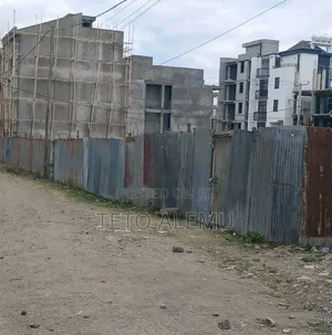 የሚሸጥ ቦታ አያት 49 አካባቢ 1000 ካሬ ልማት ተነሺ ምትክ 26,ሚሊዮን ብር