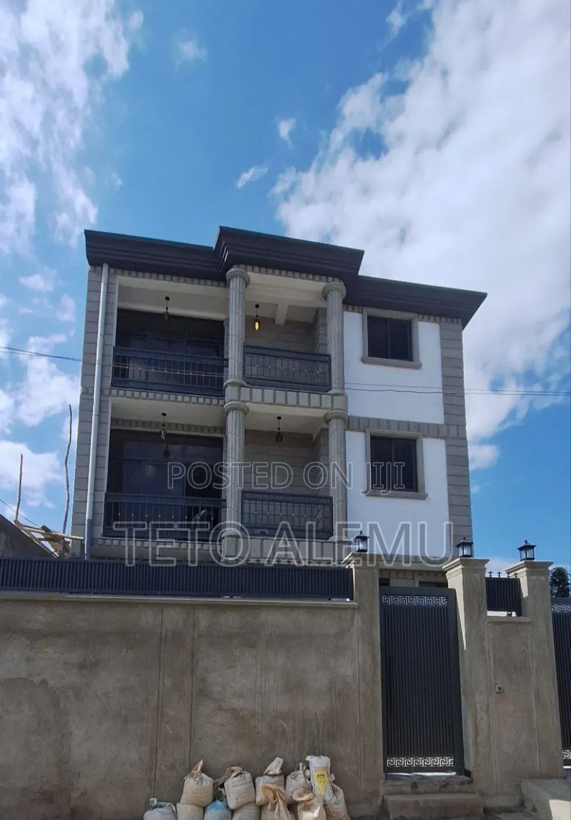 Furnished 6bdrm House in የሚሸጥ ፅዱ ቤት ወሰን 200, Bole for sale