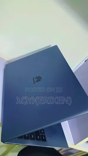 New Laptop Huawei MateBook HZ-W19 8GB Intel Core I5 SSD 256GB