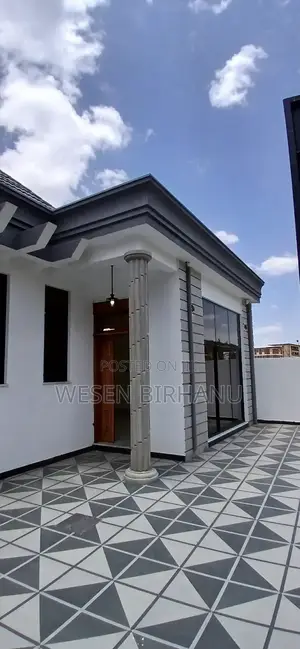5bdrm Villa in የ ግል ቤት, Addis Ketema for sale