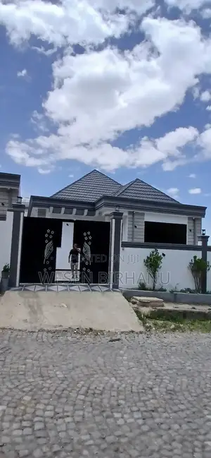 5bdrm Villa in የ ግል ቤት, Addis Ketema for sale