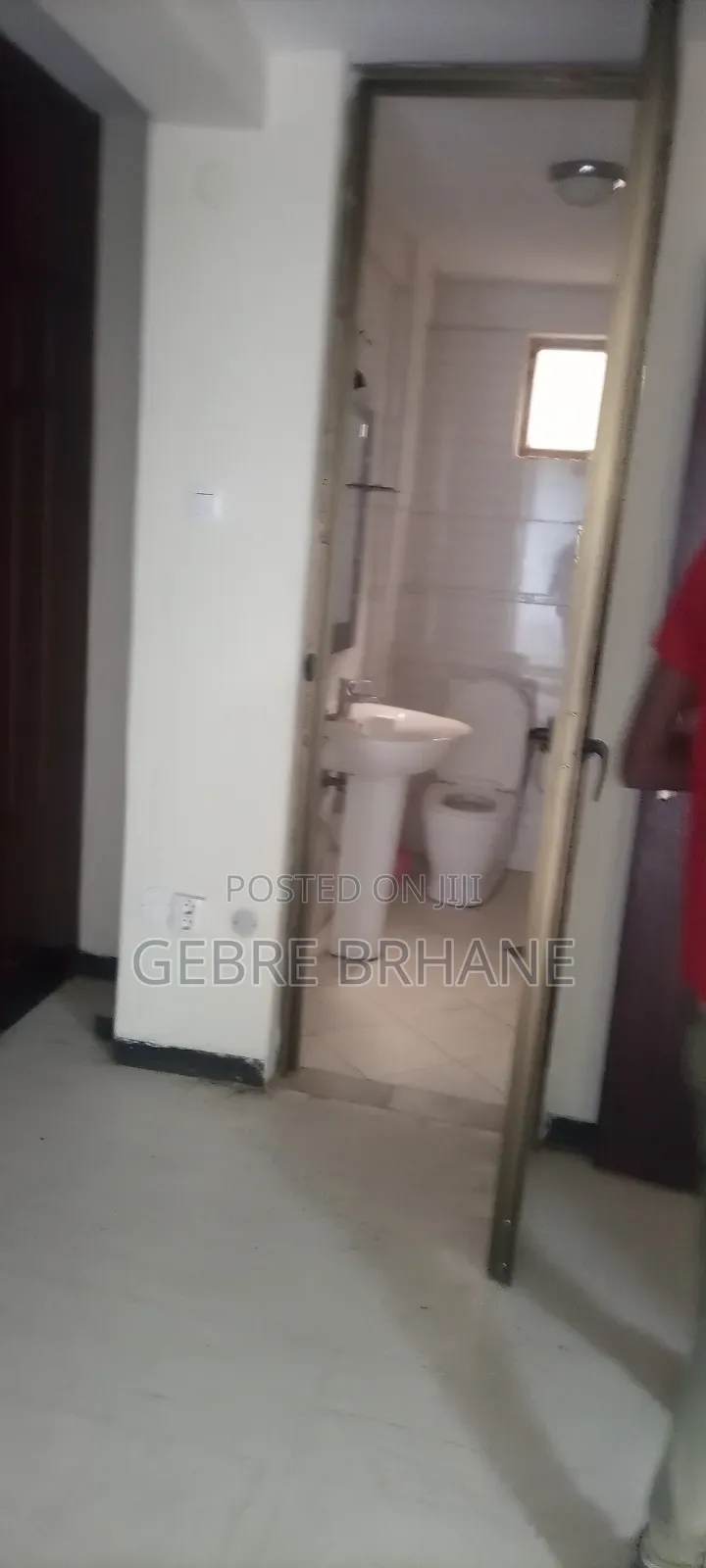 6bdrm House in G+2, Yeka for rent