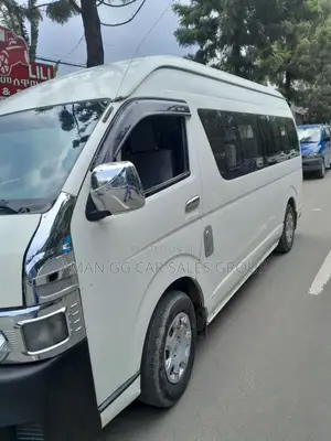 Photo - Toyota HiAce 2016 White