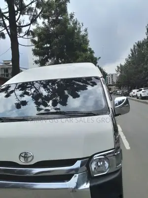 Toyota HiAce 2016 White