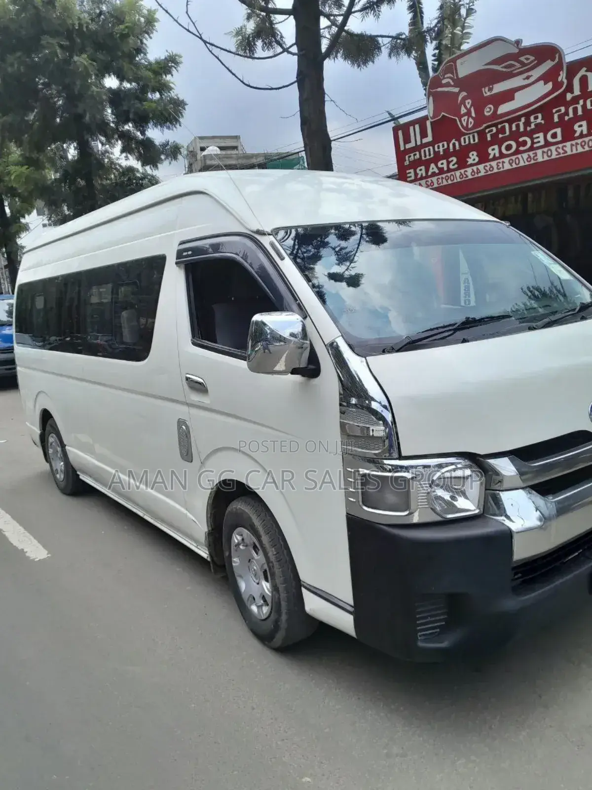 Toyota HiAce 2016 White