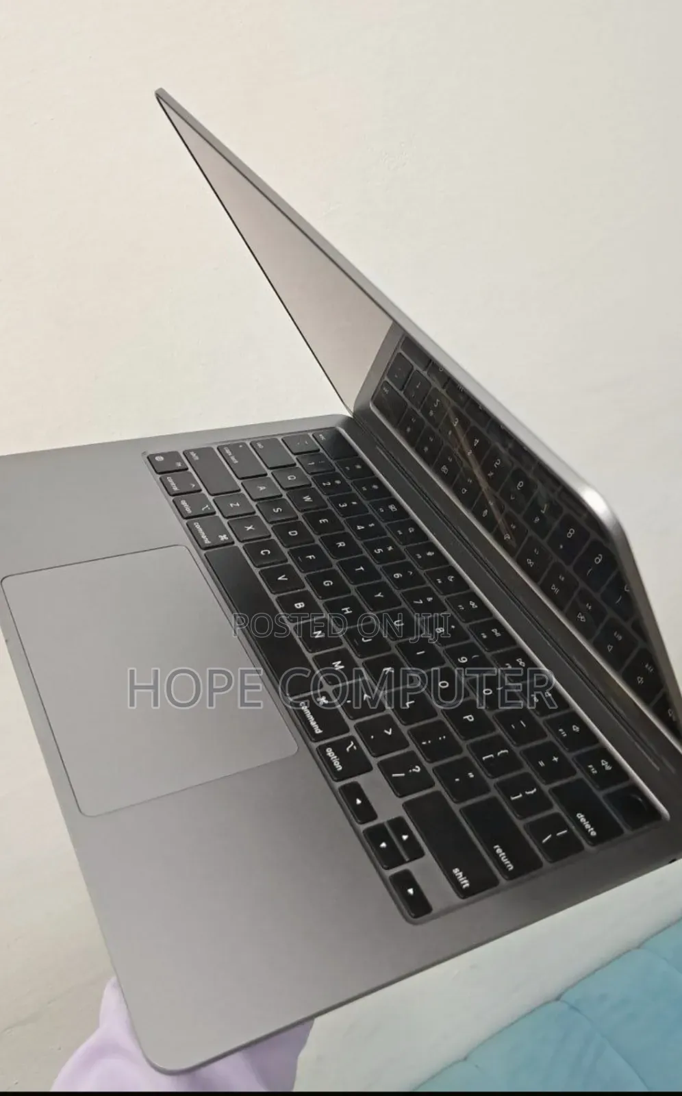 New Laptop Apple MacBook Air 2022 M2 8GB Apple M1 SSD 256GB