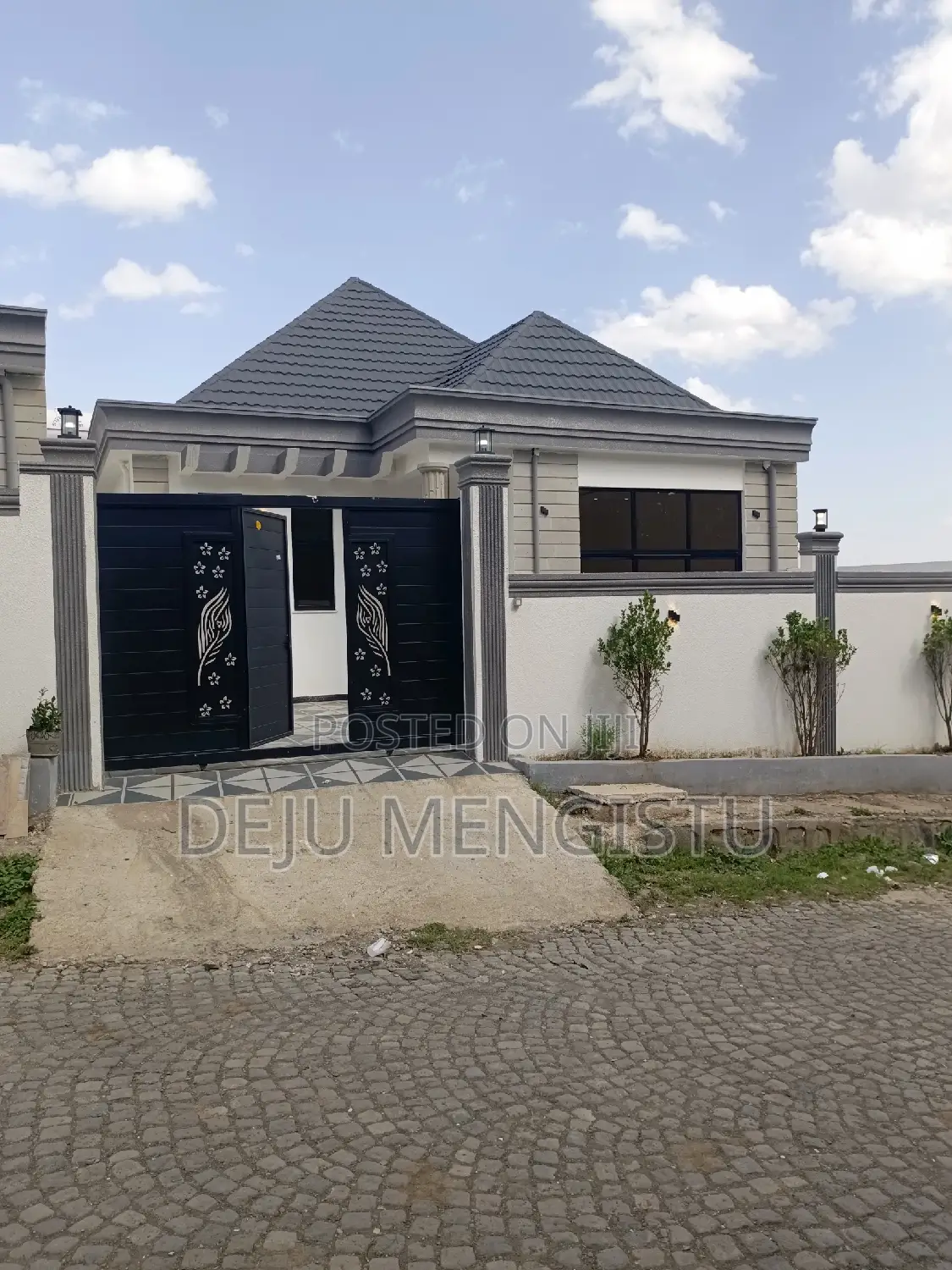 5bdrm Villa in Summit, Bole for sale