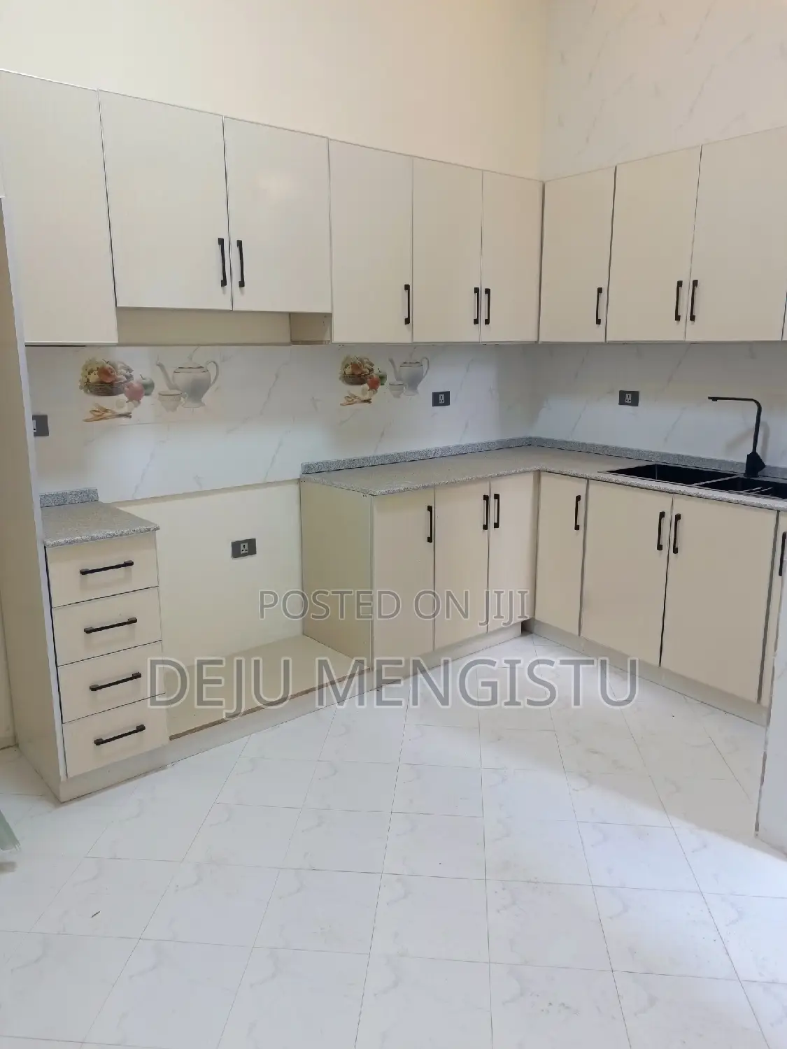 5bdrm Villa in Summit, Bole for sale