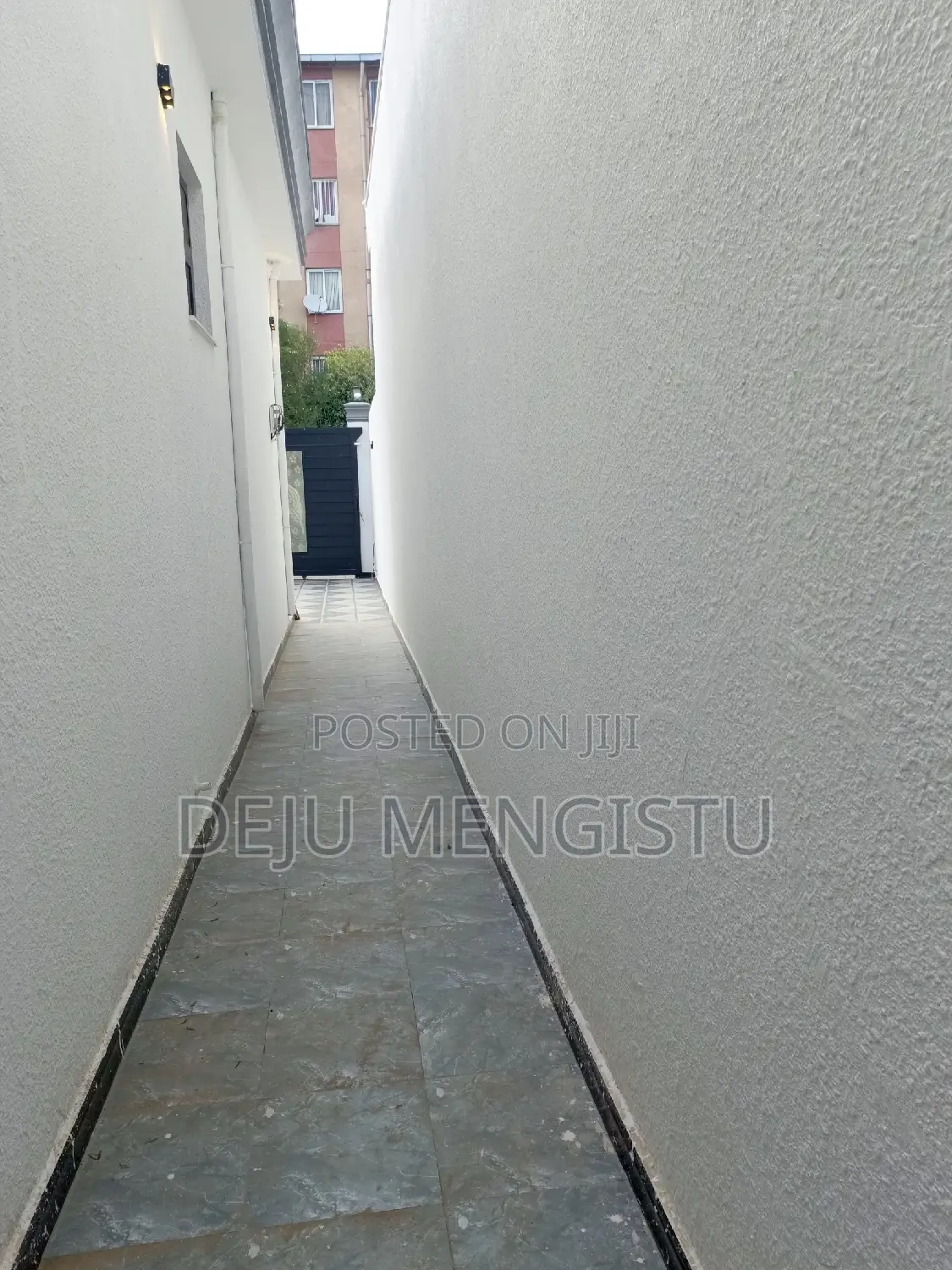 5bdrm Villa in Summit, Bole for sale