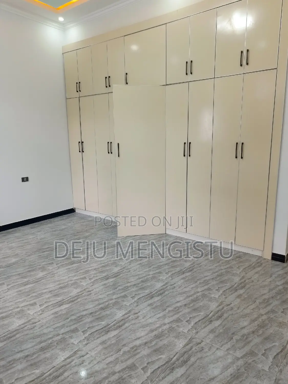 5bdrm Villa in Summit, Bole for sale