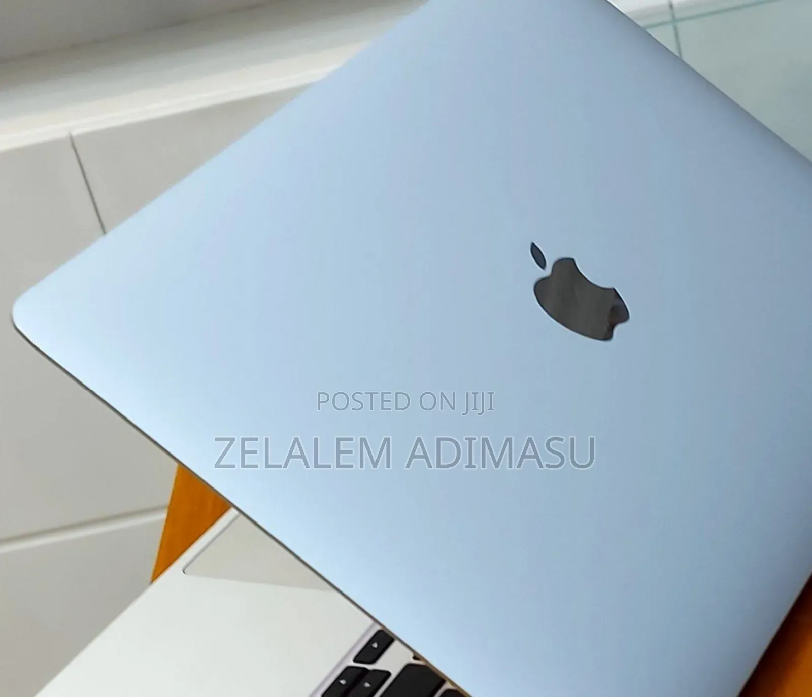 New Laptop Apple MacBook Pro 2020 M1 8GB Apple M1 Pro SSD 512GB