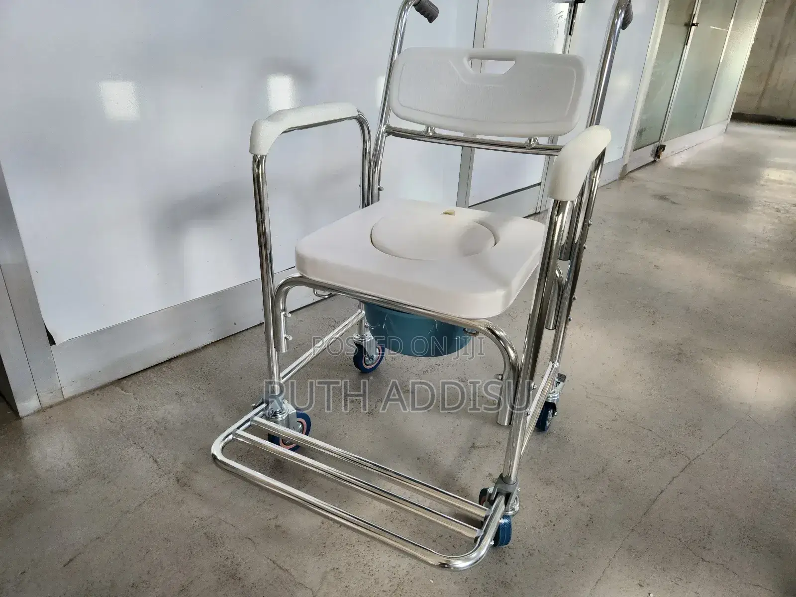 Commode Ini Wheel Chair6卦commode Chair6本commode Wheel Chair