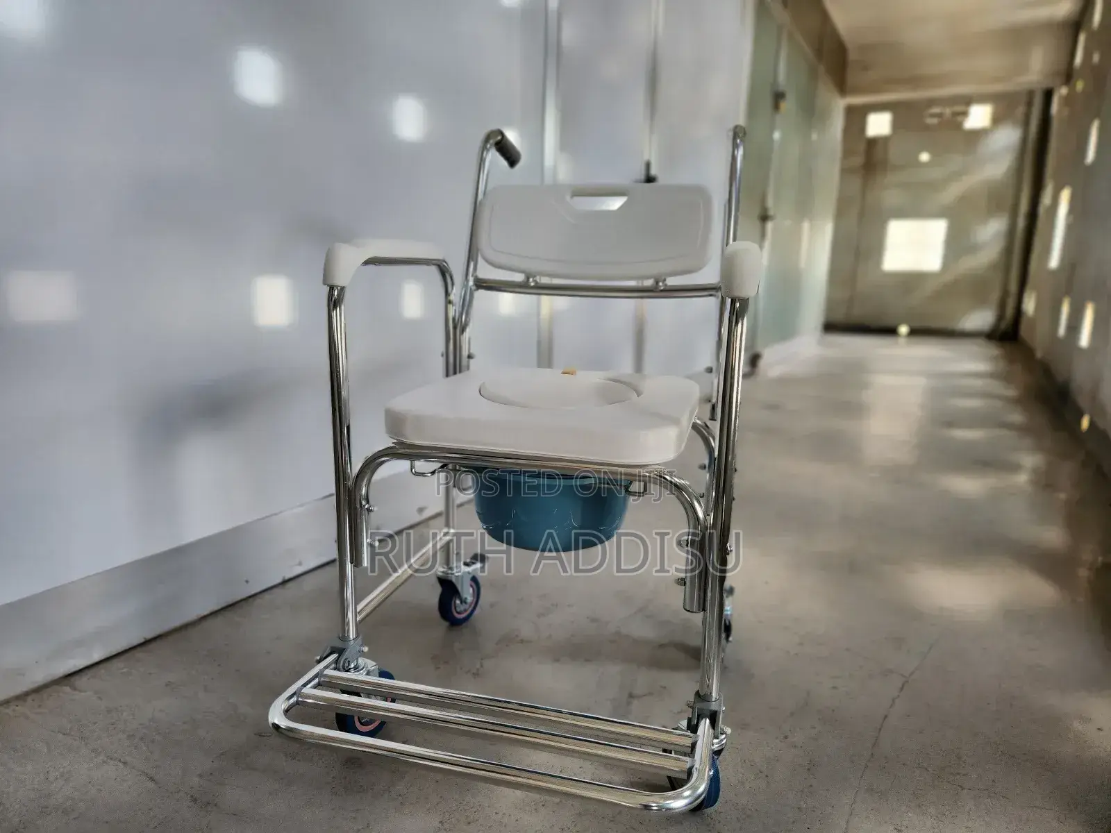 Commode Ini Wheel Chair6卦commode Chair6本commode Wheel Chair