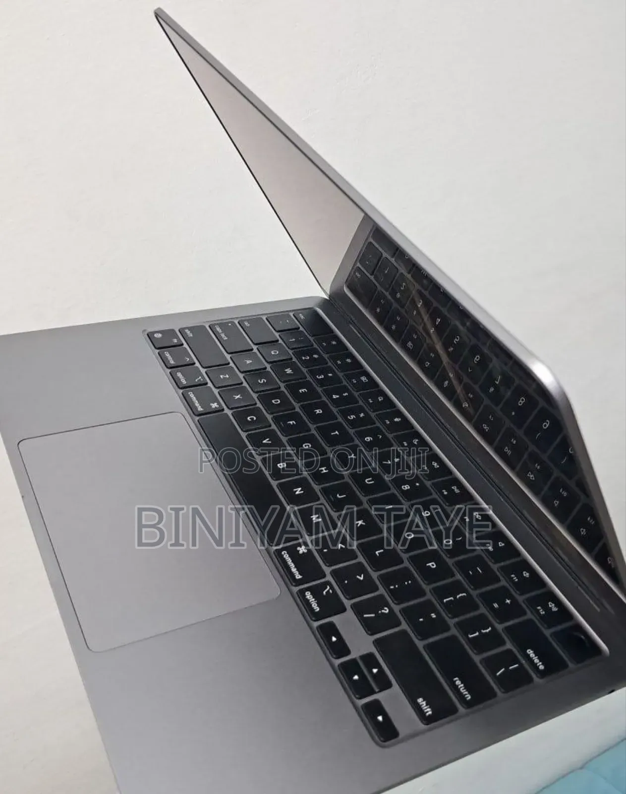 New Laptop Apple MacBook Air 2022 M2 8GB Apple M2 SSD 250GB