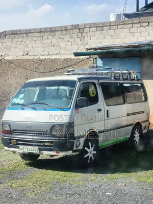 Photo - Toyota HiAce 1998 White