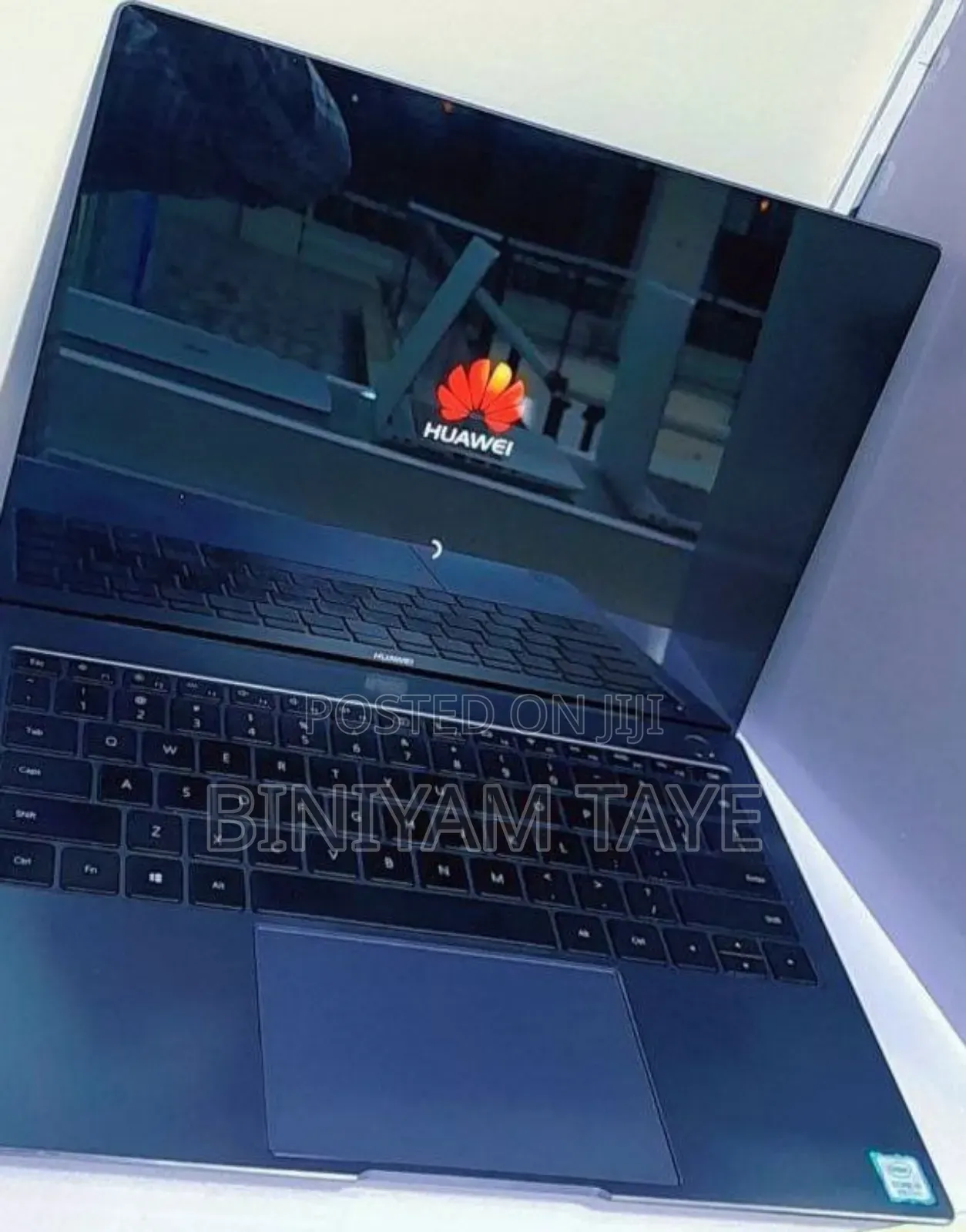 New Laptop Huawei MateBook 13 WRT-W19E 8GB Intel Core I5 SSD 256GB