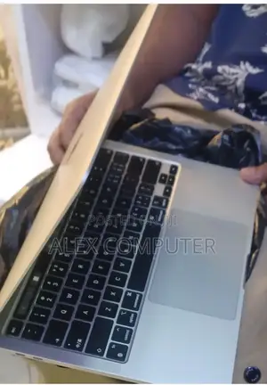 New Laptop Apple MacBook Pro M1 8GB Apple M1 SSD 256GB