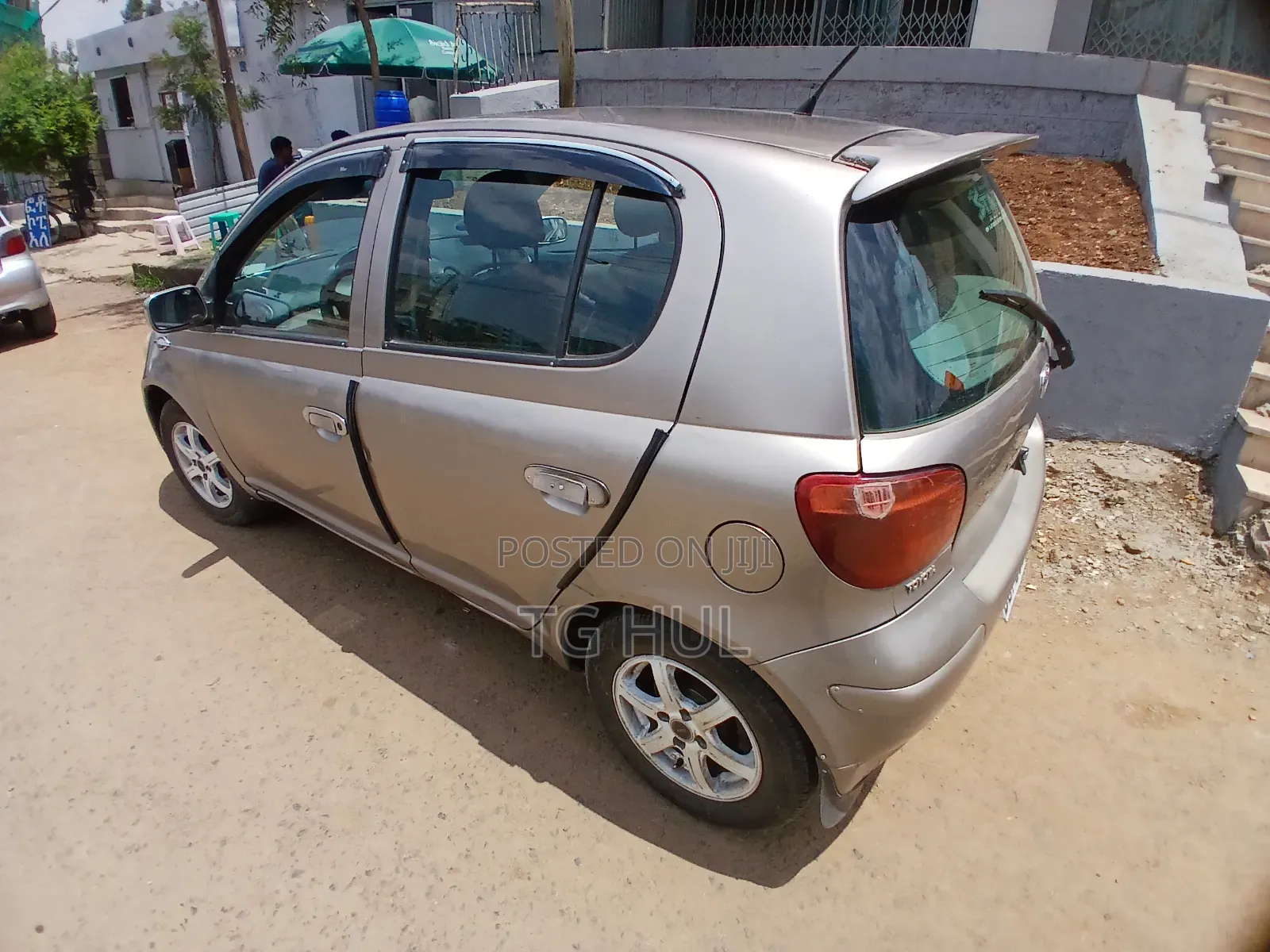 Toyota Vitz 2004 Silver