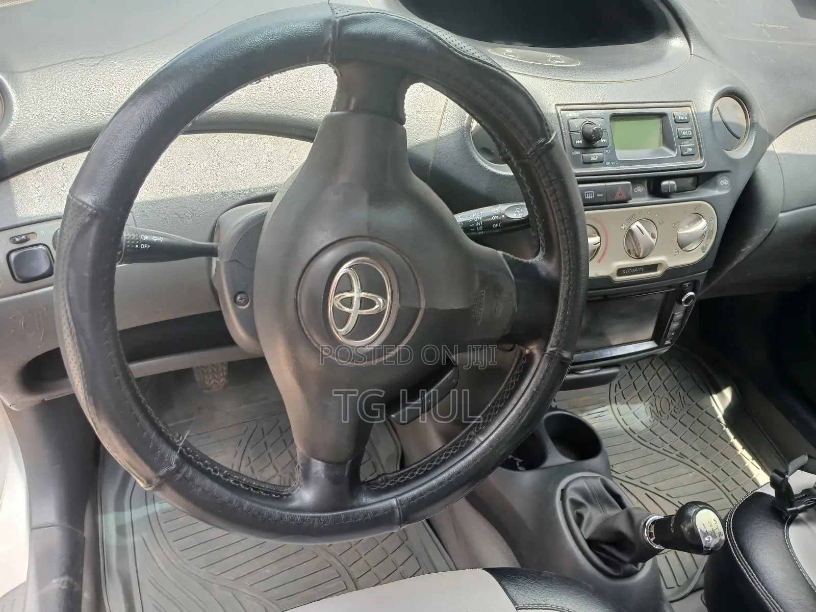 Toyota Vitz 2004 Silver