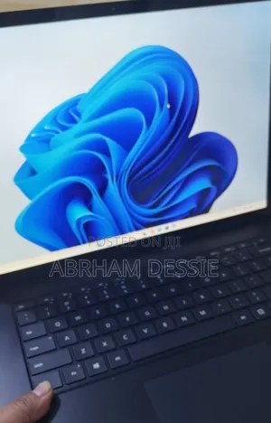 Photo - New Laptop Microsoft Surface Book 3 8GB AMD Ryzen 5 SSD 256GB