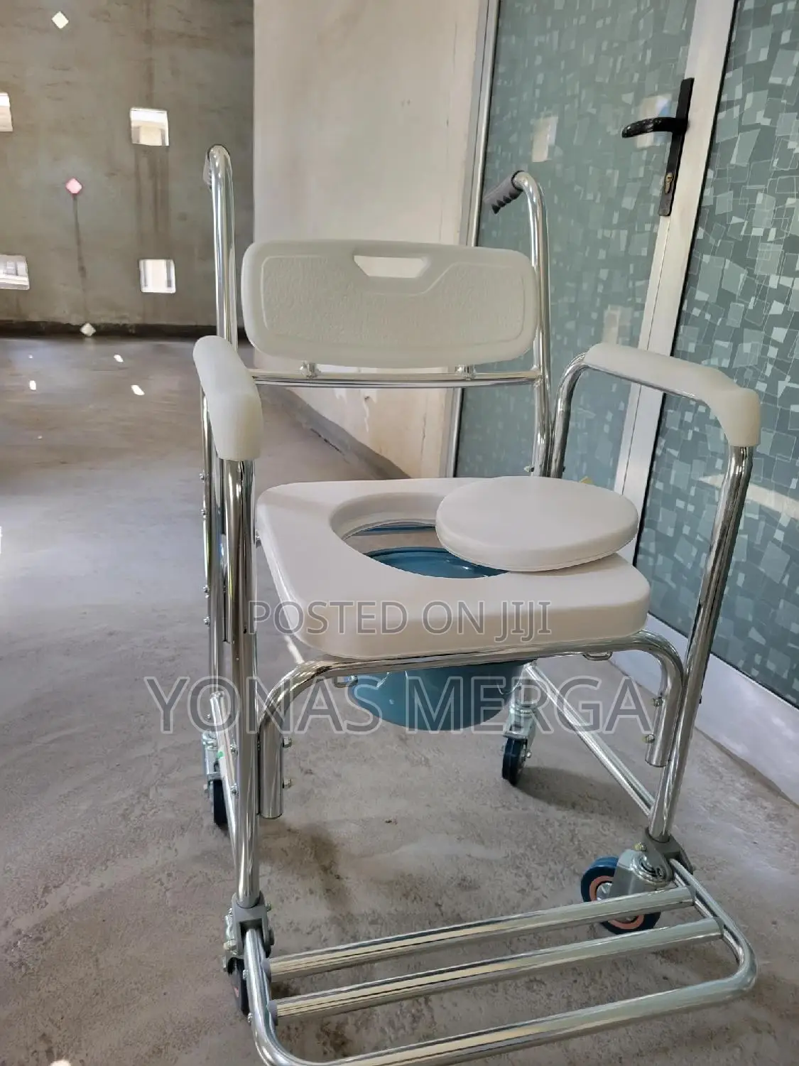 Functions as a Bedside Commode፻錢የሽንት ቤት ወንበር፵ßtoilet Chair