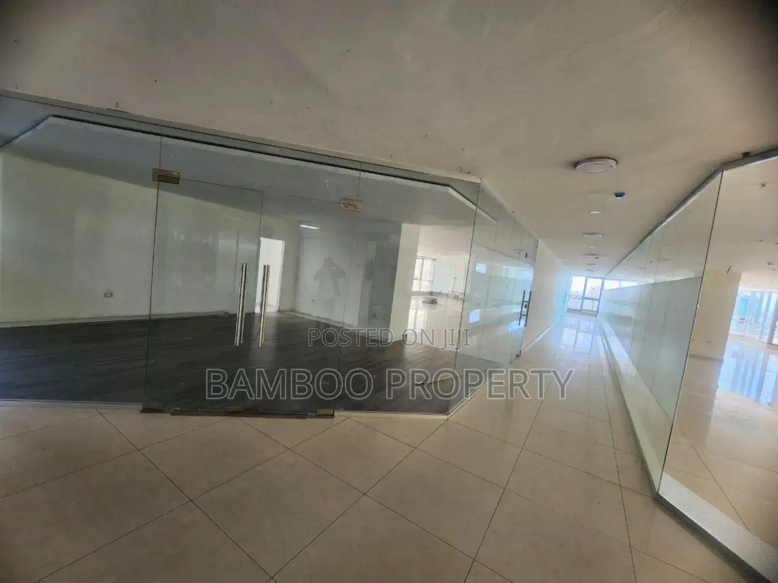 Office for Rent 600 SQM
