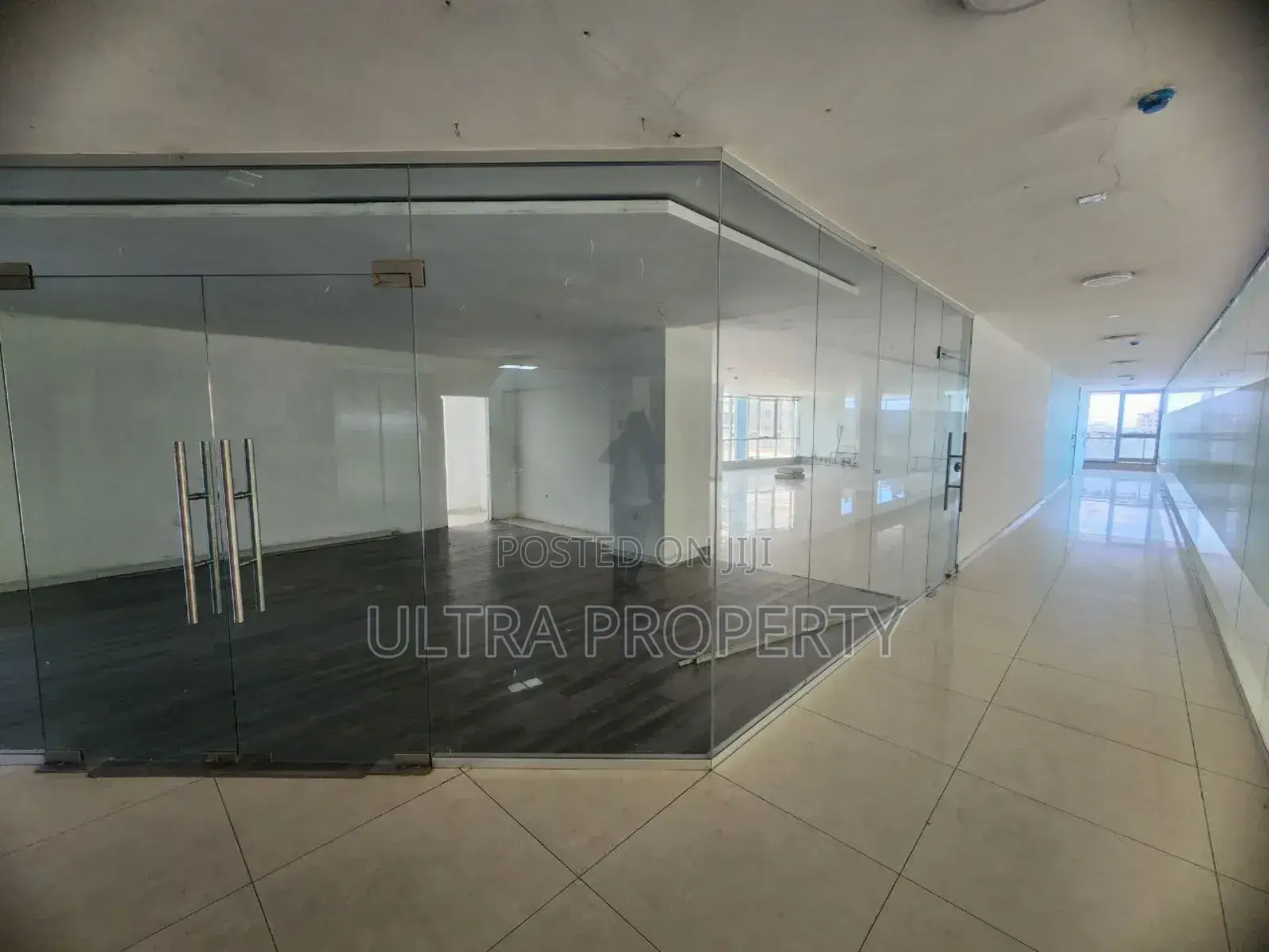 Office for Rent 600 SQM