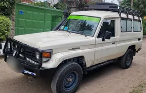 Toyota Land Cruiser 2005 White