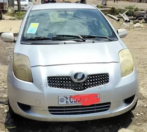 Photo - Toyota Yaris 1.0 2005 Silver