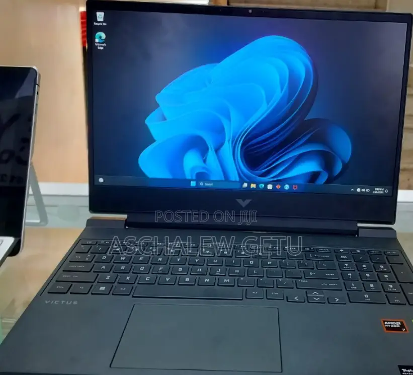 New Laptop HP Victus 15 16GB AMD Ryzen 7 SSD 1T